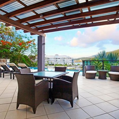 At Waterfront Whitsunday Retreat - Adults Only Aparthotel Airlie Beach Bagian luar foto