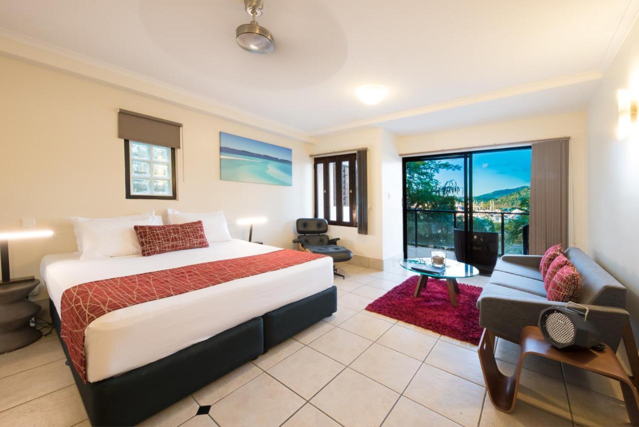 At Waterfront Whitsunday Retreat - Adults Only Aparthotel Airlie Beach Bagian luar foto