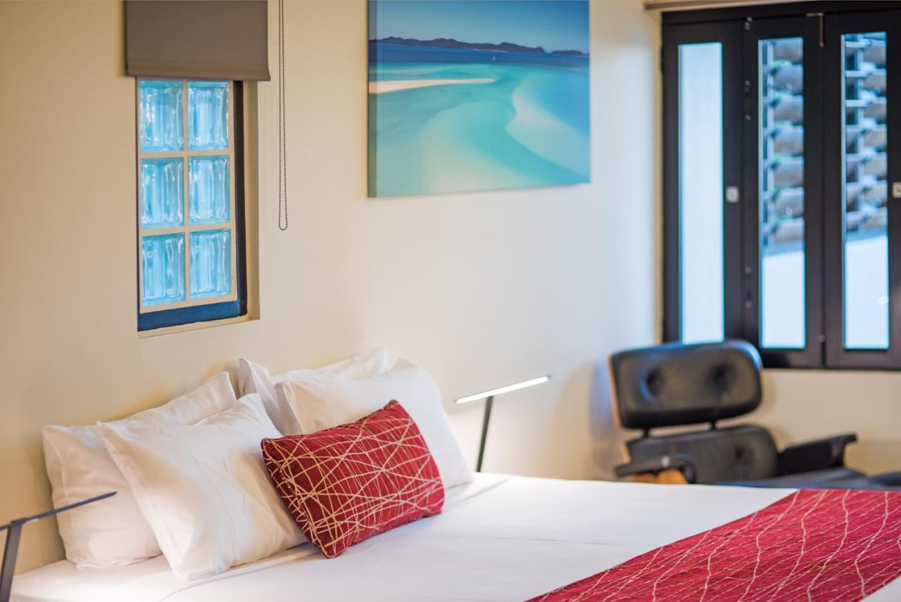 At Waterfront Whitsunday Retreat - Adults Only Aparthotel Airlie Beach Bagian luar foto