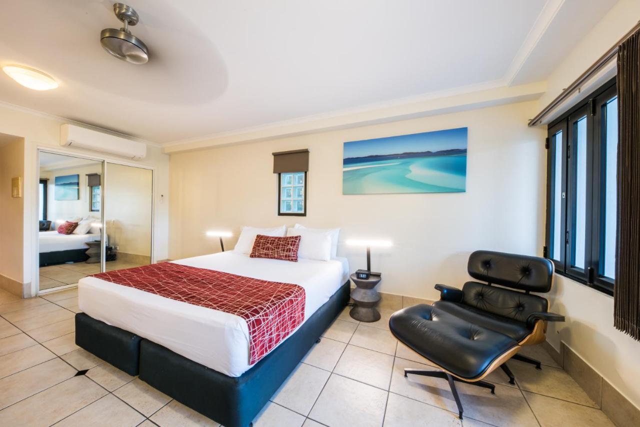 At Waterfront Whitsunday Retreat - Adults Only Aparthotel Airlie Beach Bagian luar foto