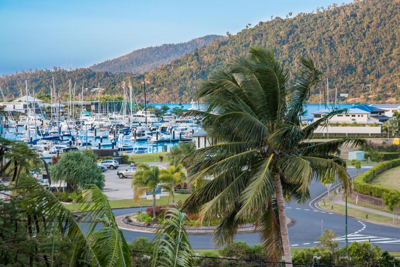 At Waterfront Whitsunday Retreat - Adults Only Aparthotel Airlie Beach Bagian luar foto