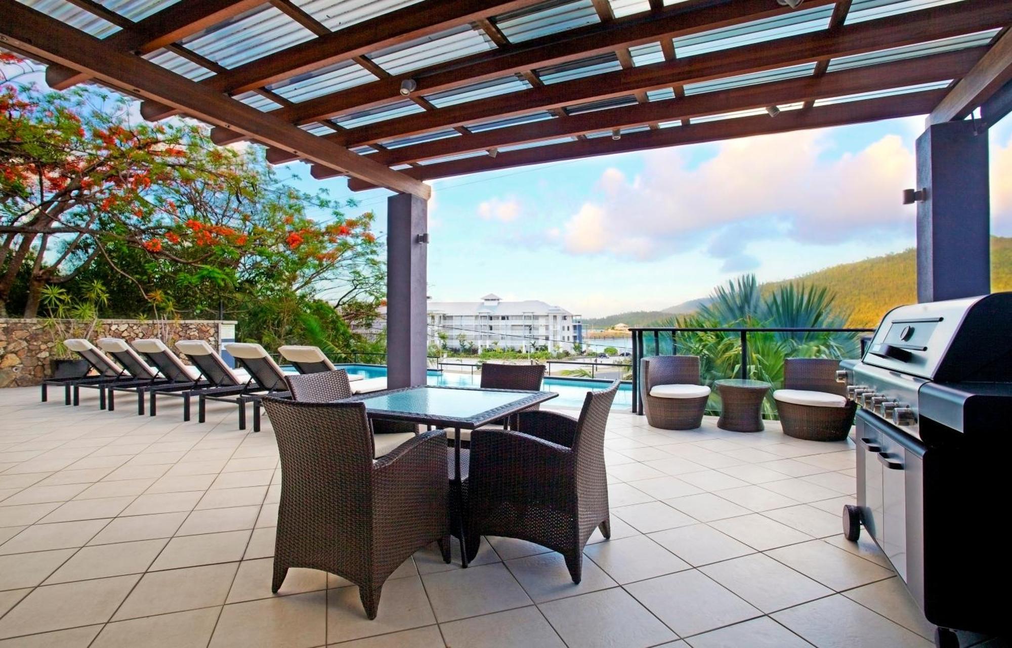 At Waterfront Whitsunday Retreat - Adults Only Aparthotel Airlie Beach Bagian luar foto