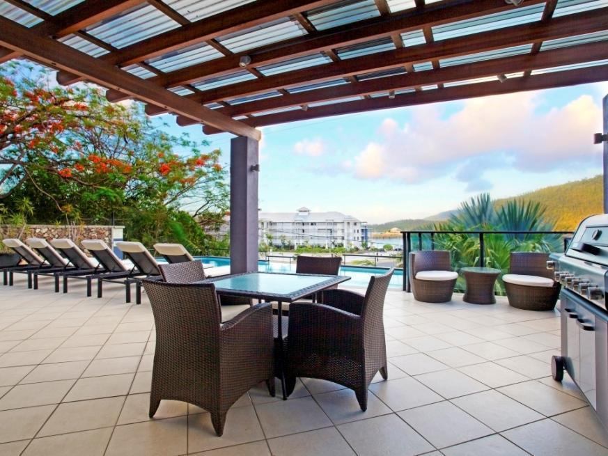 At Waterfront Whitsunday Retreat - Adults Only Aparthotel Airlie Beach Bagian luar foto