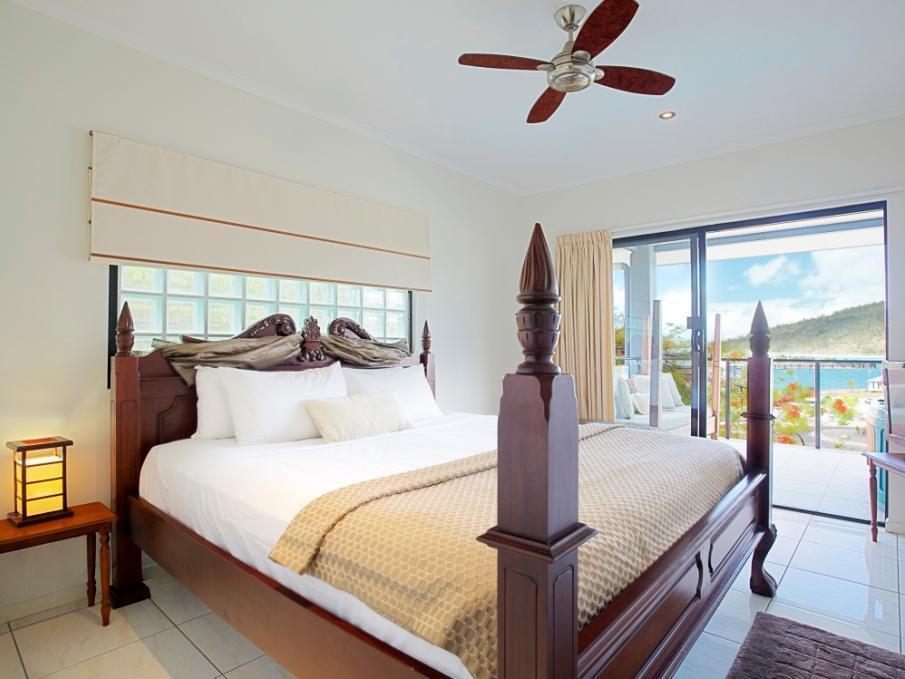 At Waterfront Whitsunday Retreat - Adults Only Aparthotel Airlie Beach Bagian luar foto