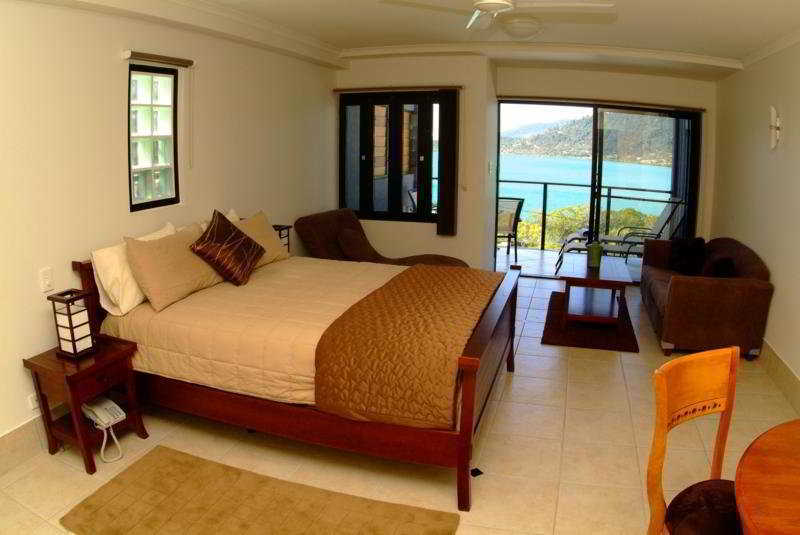 At Waterfront Whitsunday Retreat - Adults Only Aparthotel Airlie Beach Bagian luar foto