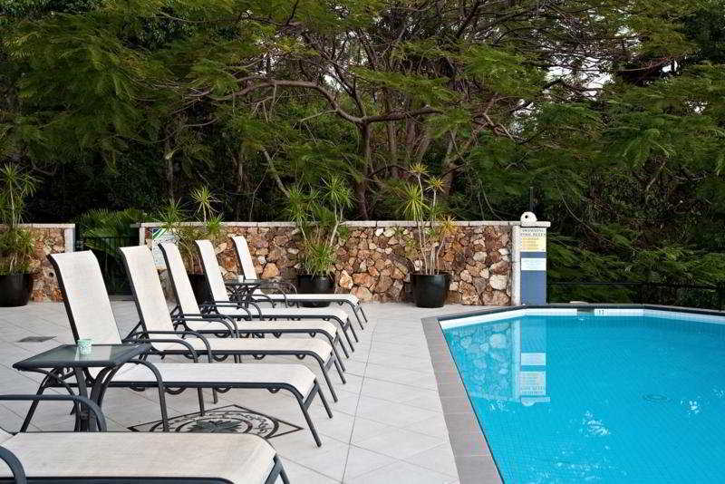 At Waterfront Whitsunday Retreat - Adults Only Aparthotel Airlie Beach Bagian luar foto