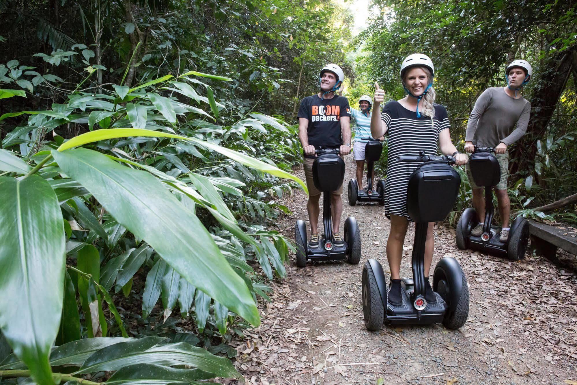 At Waterfront Whitsunday Retreat - Adults Only Aparthotel Airlie Beach Bagian luar foto