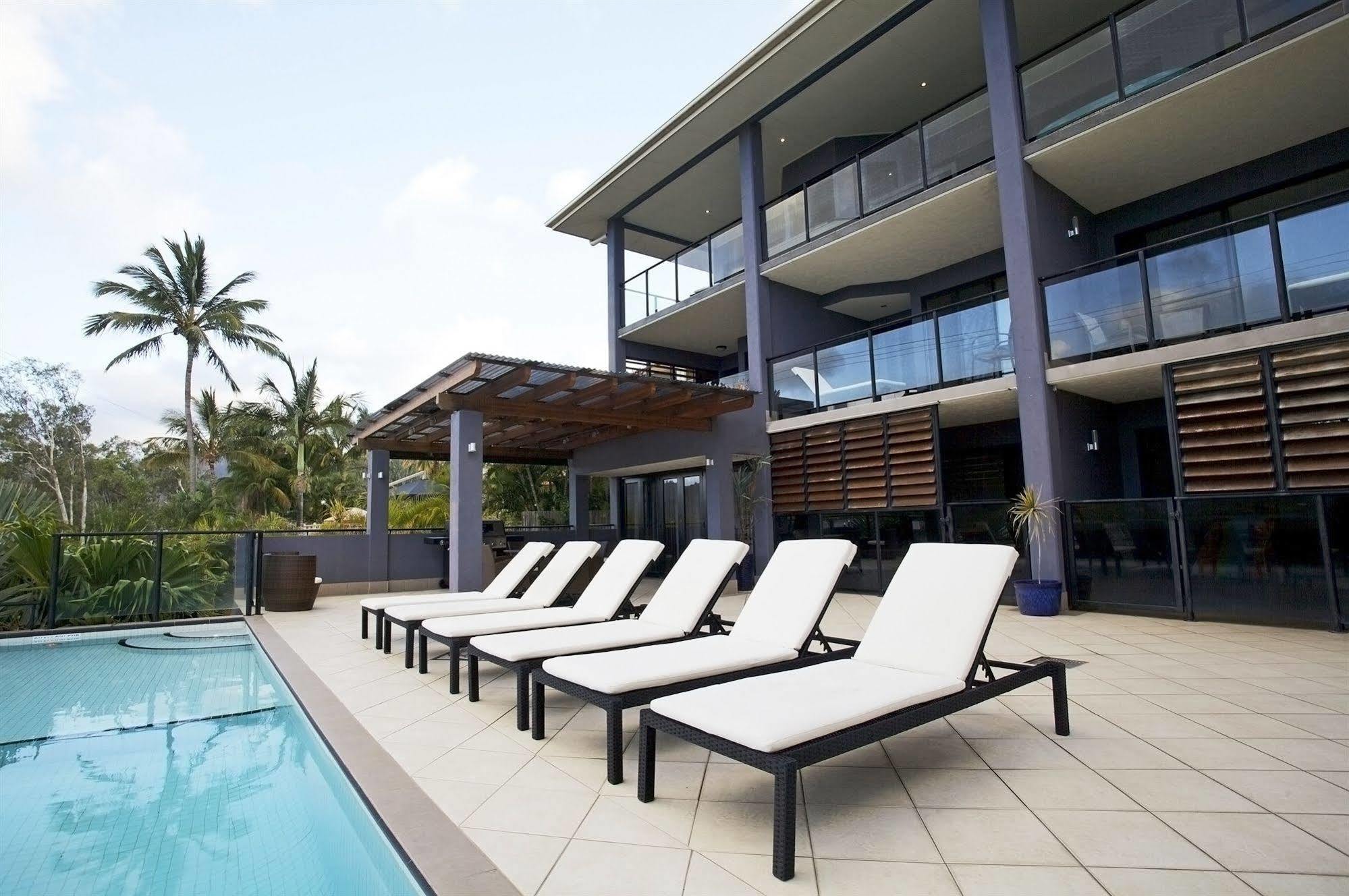 At Waterfront Whitsunday Retreat - Adults Only Aparthotel Airlie Beach Bagian luar foto