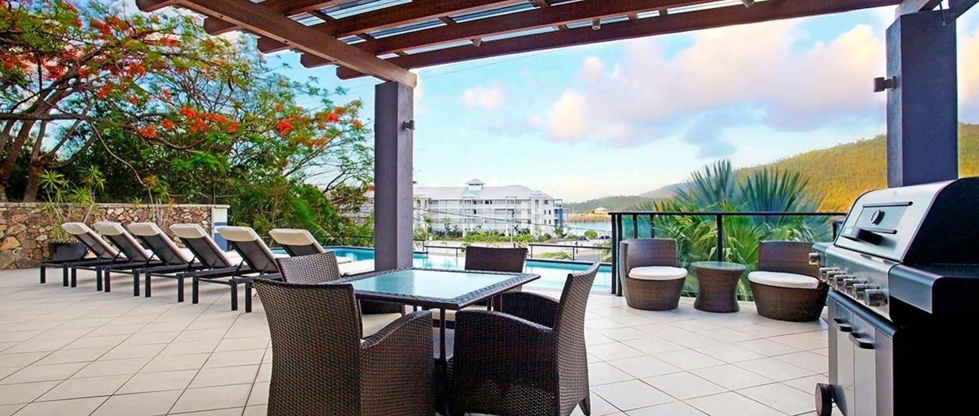 At Waterfront Whitsunday Retreat - Adults Only Aparthotel Airlie Beach Bagian luar foto